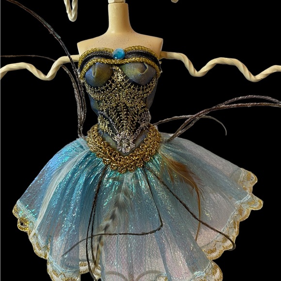 Ballerina Shaped Jewelry Organizer - Picture 3 of 8